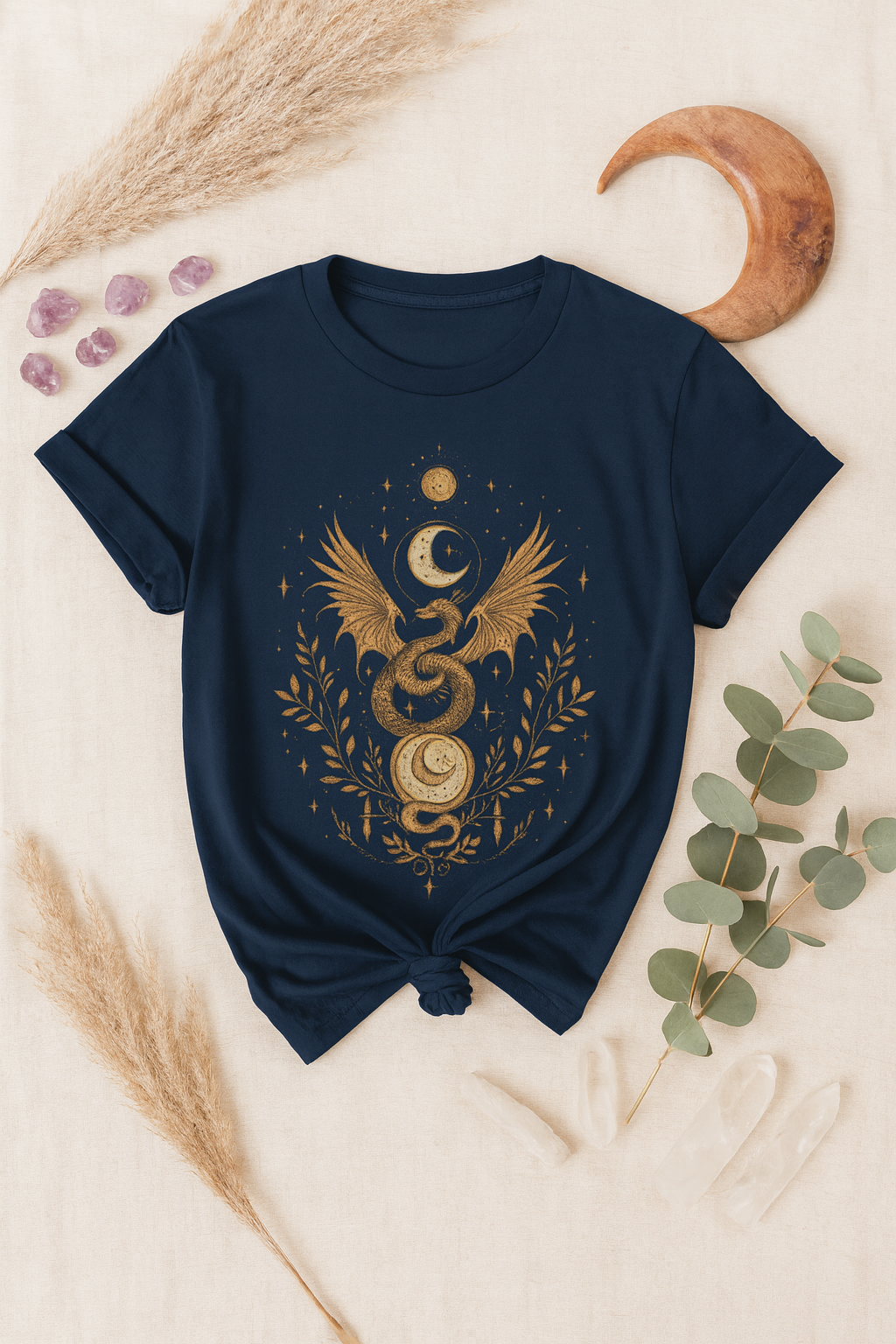 Camiseta Boho Mística Dragon Lunar Gold · Celestial Moon Serpent Tee